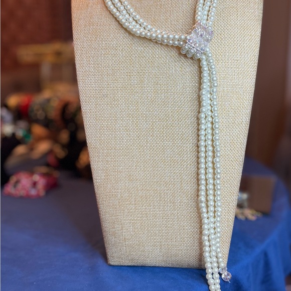 Elegant Pearl Necklace with Rhinestone, crystals and silver Silver Accents - Picture 3 of 7